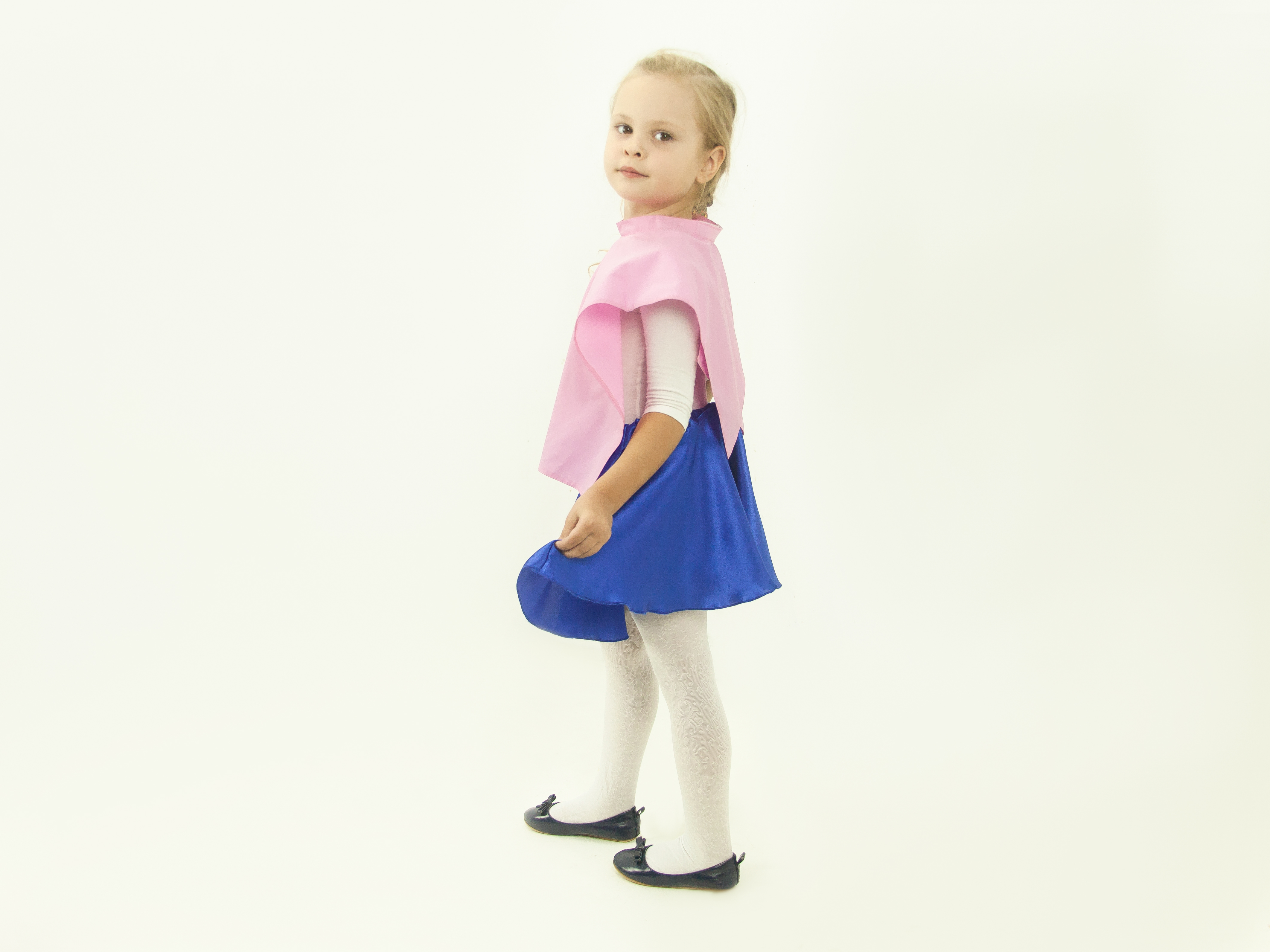 Hairdresser (apron + gown for a child client)