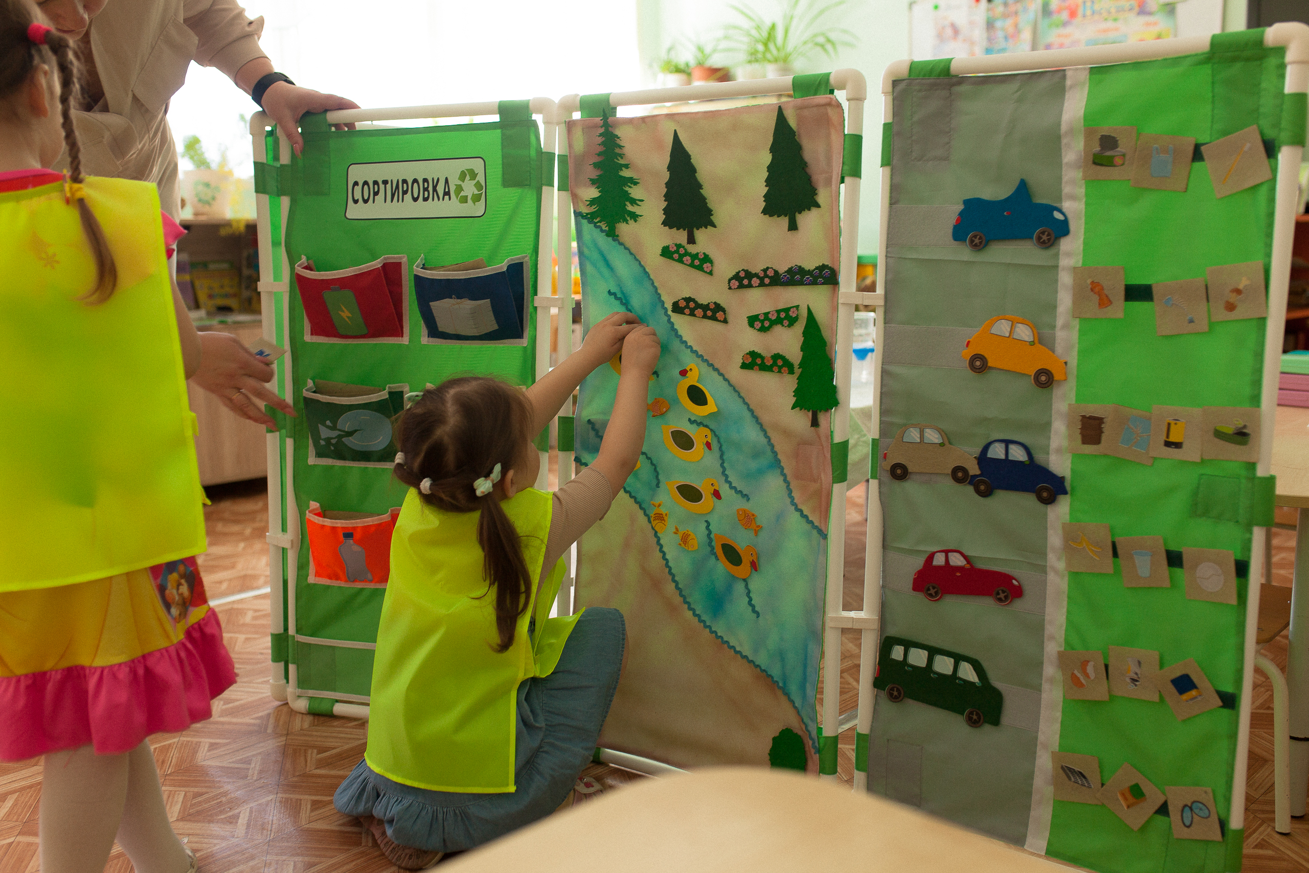 Ecology. Flannelgraph on a plastic frame with a stand. With elements and tabards for the organization of a lesson