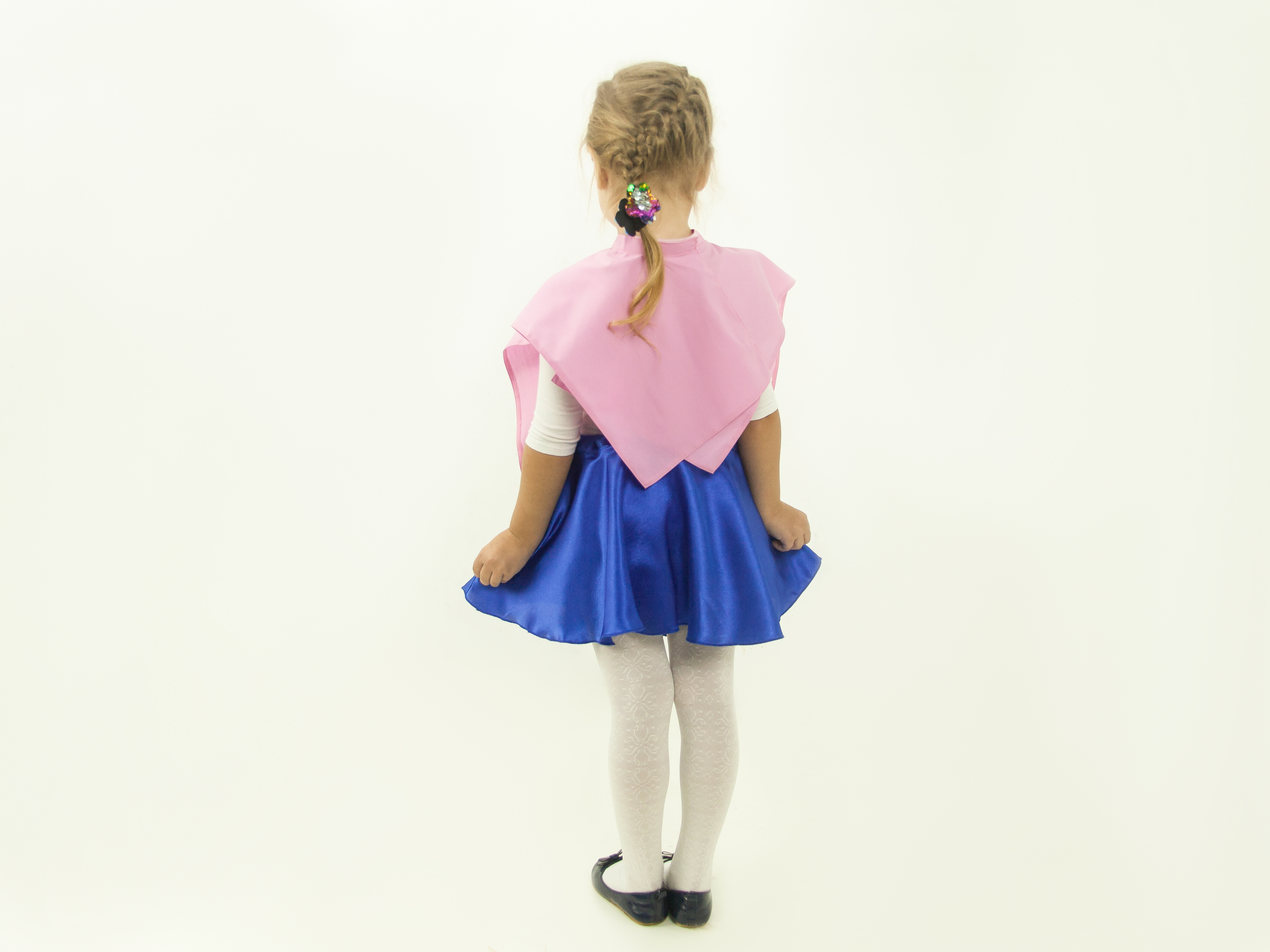 Hairdresser (apron + gown for a child client)