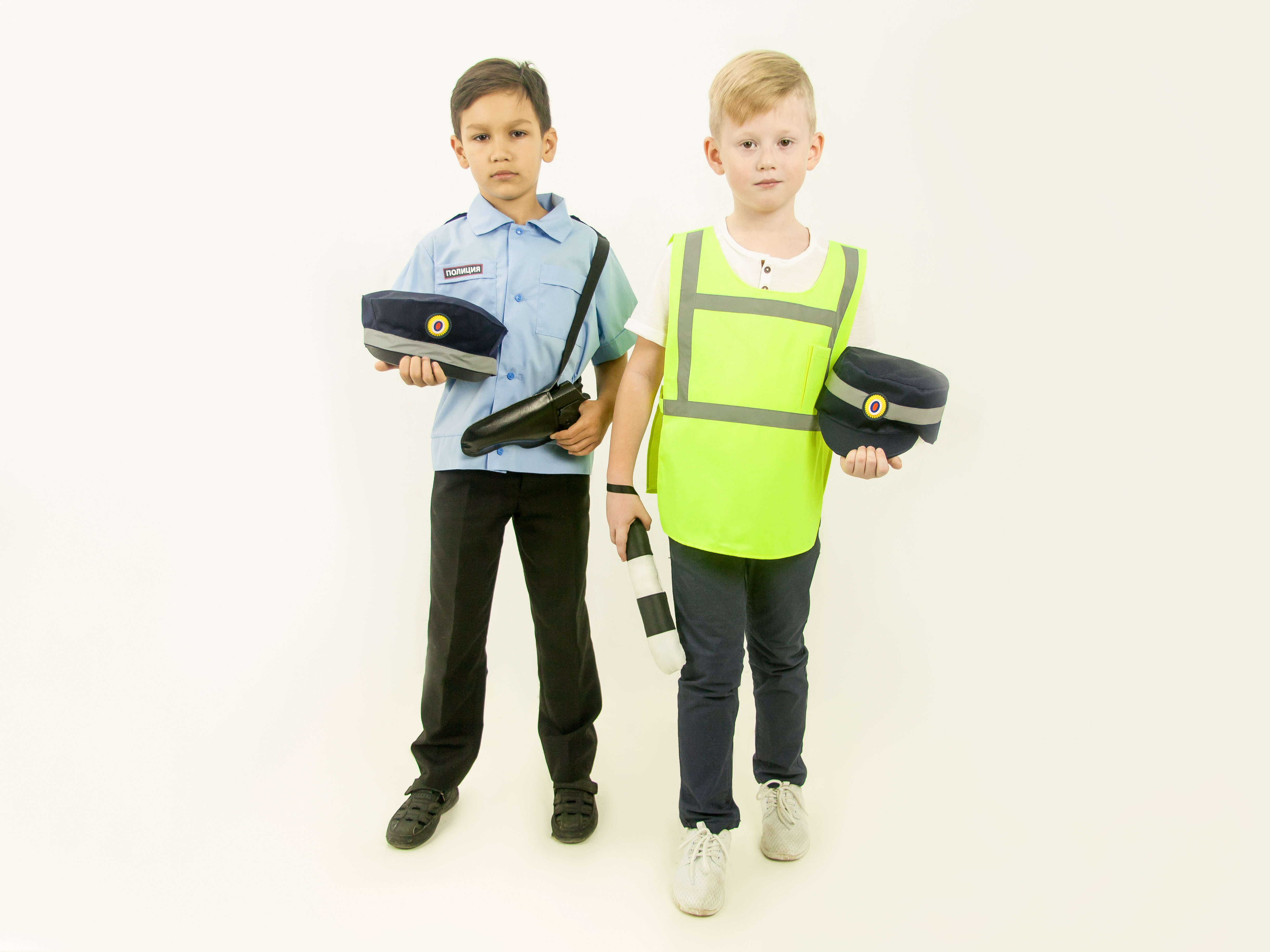 Police officer (shirt + cap + holster)